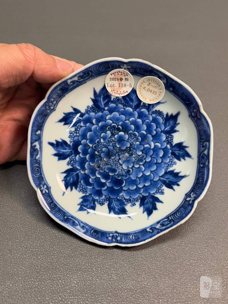 清康熙  青花花卉纹盘（一组 5 只、带木盒） - 图24